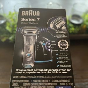 NIB Sealed BrAun 7 series 790cc Clean and Renew Advanced shaver unisex